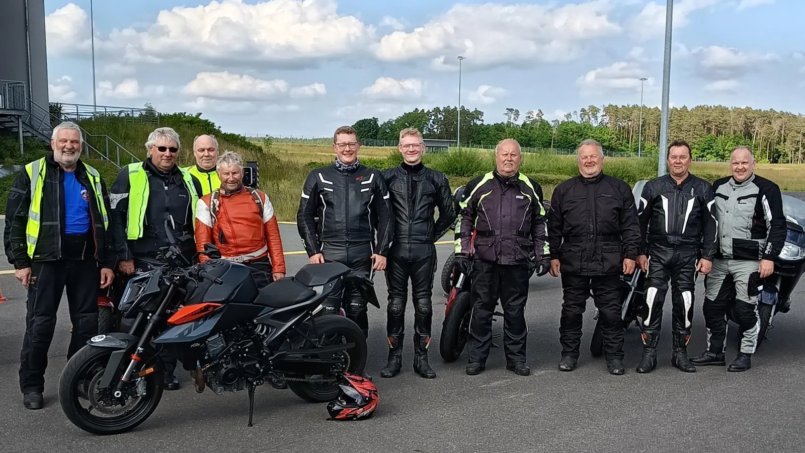 „Fahrsicherheitstraing Motorrad - Richtiges Verhalten bei Gefahrensituationen in Kurven”. (Bild: Gerhard Leger)