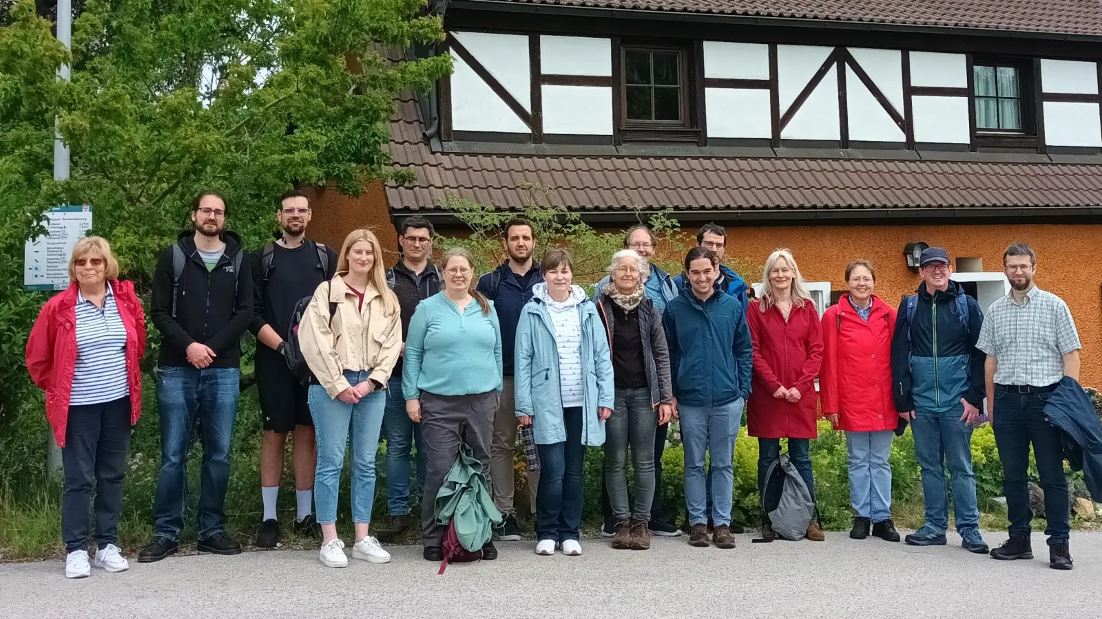 Mitarbeitende des LAELKB beim Betriebsausflug in Buchhof. (Bild: Gerda Stollner)
