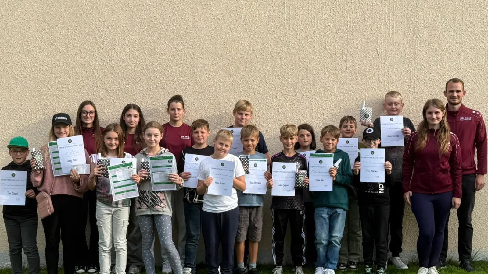 Die jungen Schützinnen und Schützen beim Ferienprogramm 2025. (Bild: Lara Wamser)