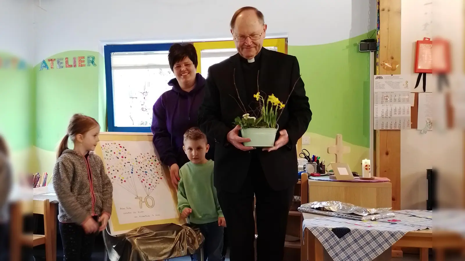 Pfarrer Stretz bei der Feier zu seinem 70. Geburtstag im Kinderhaus  (Bild: Katrin Colak )
