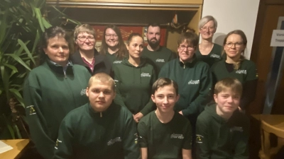 Die Neuaufnahmen: Hinten v.l.: Hammerl Irene, Nesner Lisa, Putzer Marc, Balk Christiane, Mitte v.l.: Wurzer Christa, Wurzer Marion, Schmucker Sonja, Kraus Nicole Vorne v.l.: Hammerl Elias, Wurzer Andreas, Walbrunn Xaver (Bild: Josef Glas)