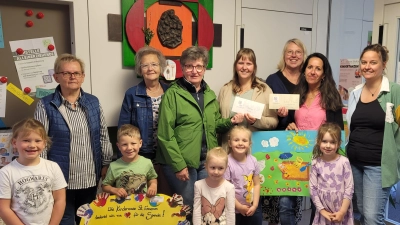 Spendenübergabe durch die Vorstandschaft des Frauenbundes an die Einrichtungsleitungen (Bild: Edeltraud Sperber)