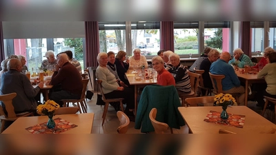 40 Personen waren zum Oktobertreff des DJK-Seniorenkreises ins Pfarrheim Maria Waldrast gekommen. (Bild: Herma Krettner)