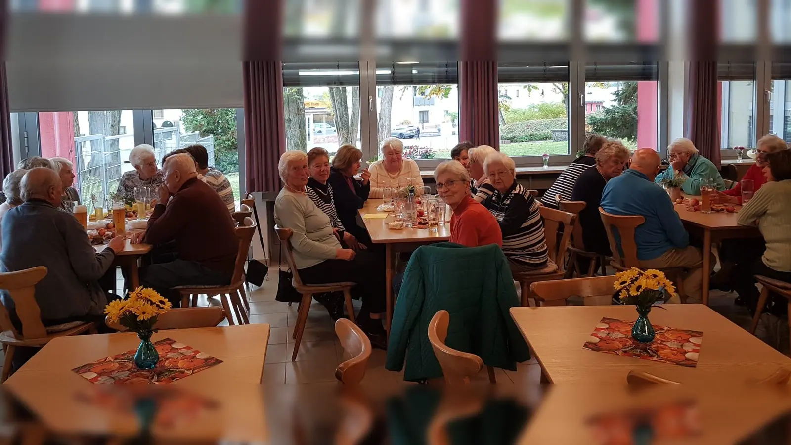 40 Personen waren zum Oktobertreff des DJK-Seniorenkreises ins Pfarrheim Maria Waldrast gekommen. (Bild: Herma Krettner)