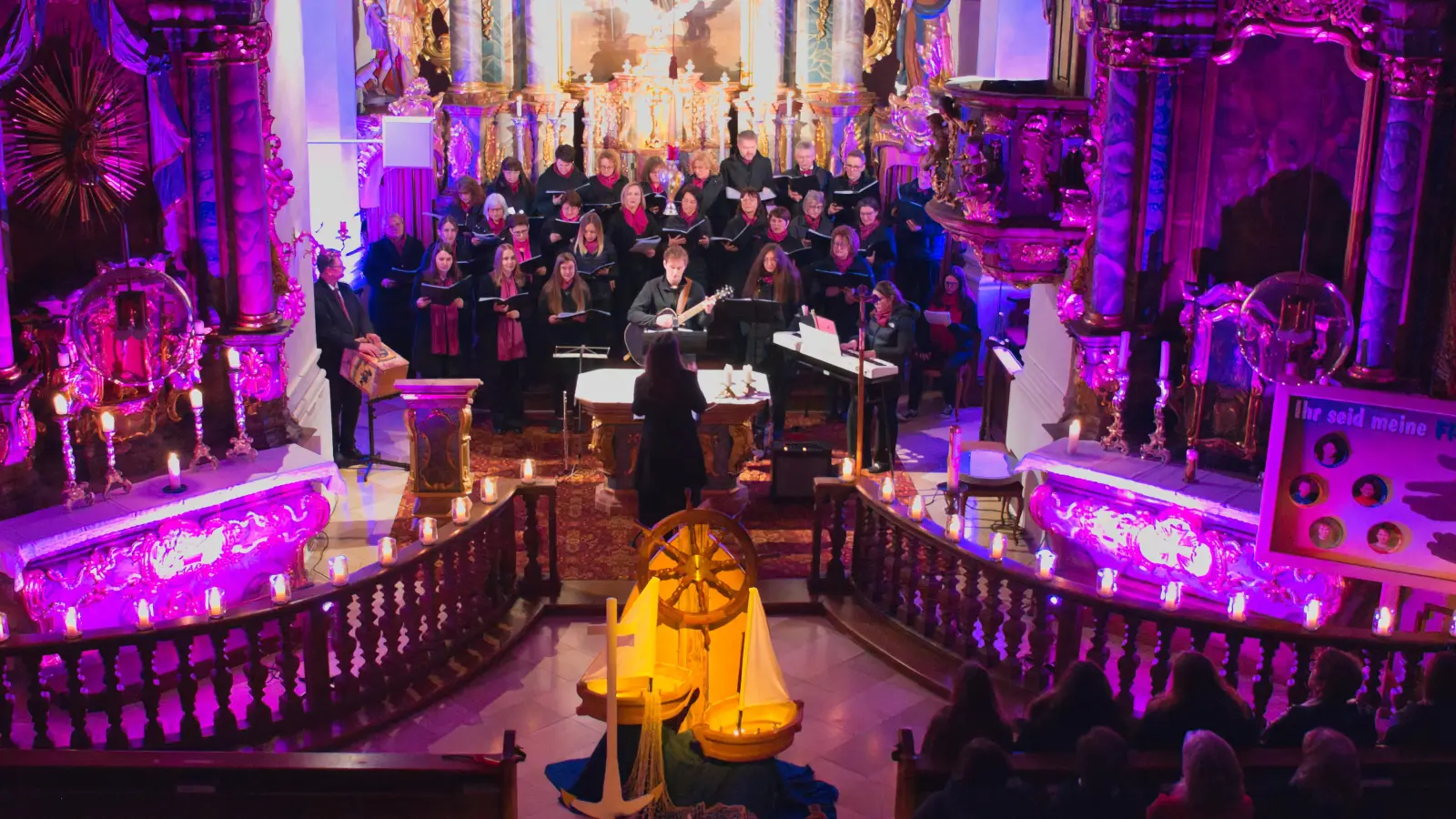 Unterwegs im Boot des Lebens – zu diesem Motto gestaltete der Chor eine besinnliche Andacht. (Bild: Stefan Ebenschwanger)