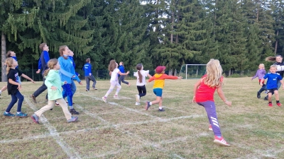 Lustige Spiele für Jung und Alt rundeten das gelungene Märchen-Ferienprogramm des SK Fürnried ab. (Bild: Irmgard Süß)