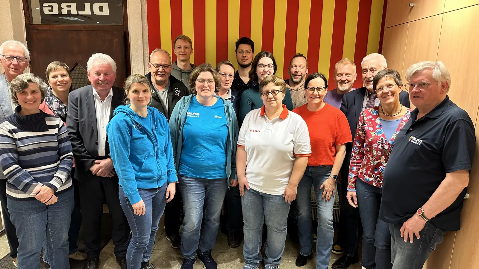 Die neue Vorstandschaft mit Ehrengästen (Bild: Manfred Meßner)