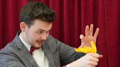 Zauberkünstler Marius Koslowski (Bild: Marco Meier)