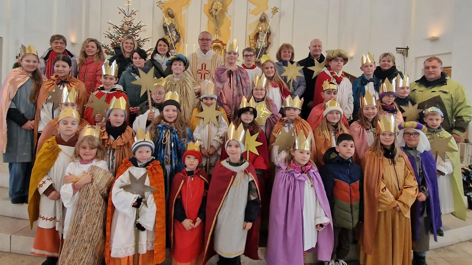 Aussendung der Sternsinger Pfarrei Waidhaus am 28.12.25. (Bild: Josef Kleber)