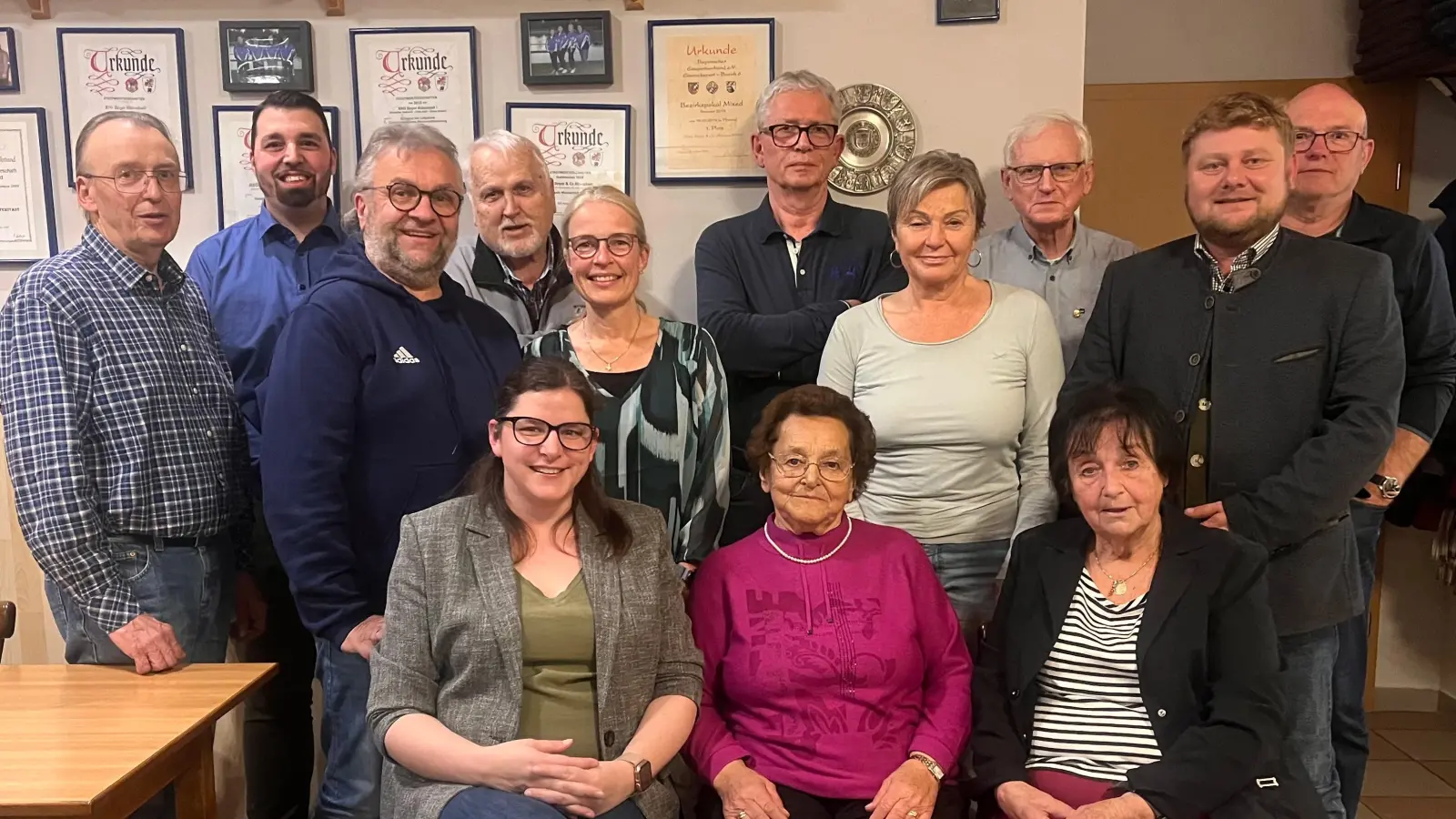 Die geehrten Mitglieder. Seit 60 Jahren hält Sofie Kappauf(sitzend Mitte) dem Siedlerbund.die Treue. (Bild: Johann Adam)