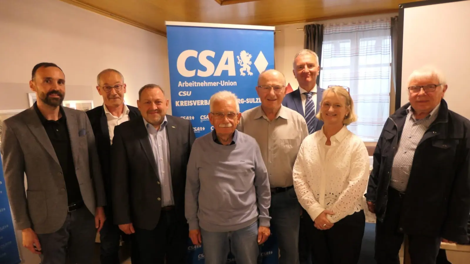 CSA-Bezirksvorsitzender Armin Bulenda, Bürgermeister Erwin Geitner, CSA-Kreisvorsitzender Uwe Friedrich, Engelbert Beer (45 Jahre), Hubert Blödt (30 Jahre), CSU-Kreisvorsitzender Dr. Harald Schwartz, CSU-Kreisvorsitzende Susanne Herding und Paul Wied (30 Jahre) (v. l. n. r.)<br> (Bild: Uwe Friedrich)