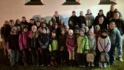 Gruppenphoto der Wasserwacht Jugend Wernberg-Köblitz mit Trainer (Bild: Sigi Spindler)