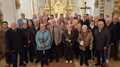 15 Paare aus Luhe, Neudorf und Oberwildenau feiern Ehejubiläum in St. Barbara Neudorf. (Bild: Manuela Kellermann)
