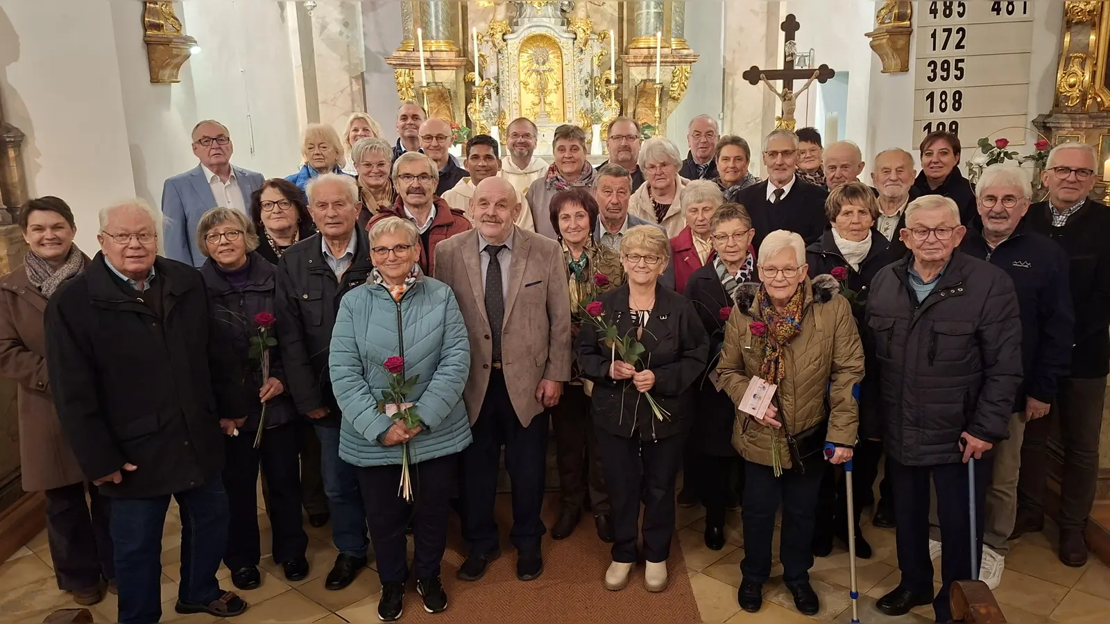 15 Paare aus Luhe, Neudorf und Oberwildenau feiern Ehejubiläum in St. Barbara Neudorf. (Bild: Manuela Kellermann)