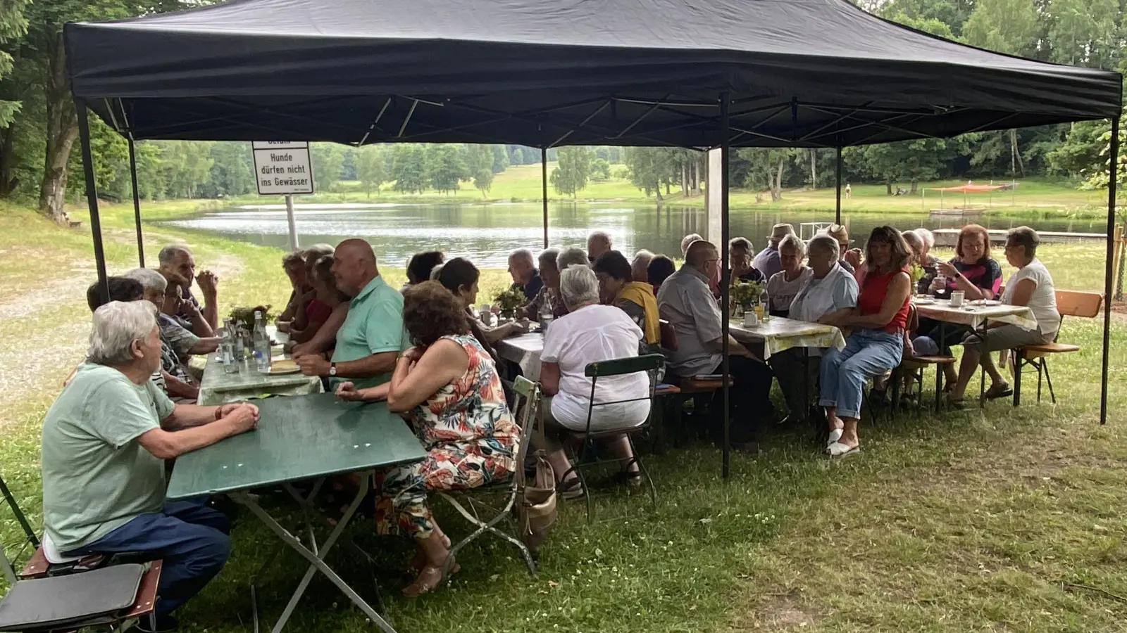Der idyllisch gelegene „Bursweiher” lädt zum Verweilen ein. (Bild: Josef Glas)