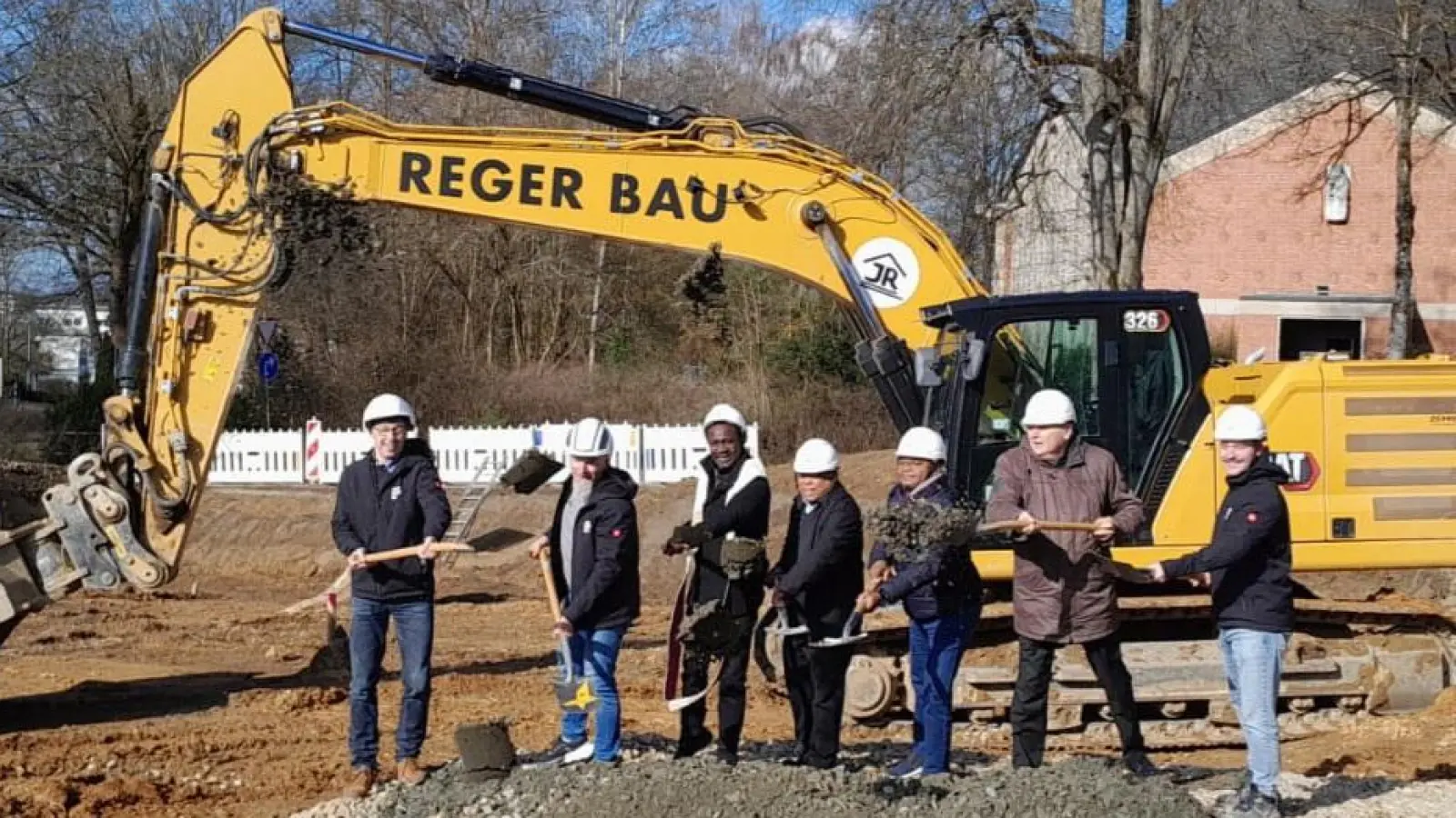 Symbolischer Spatenstich für das neue Missionshaus (Bild: Kathrin Wagenknecht)