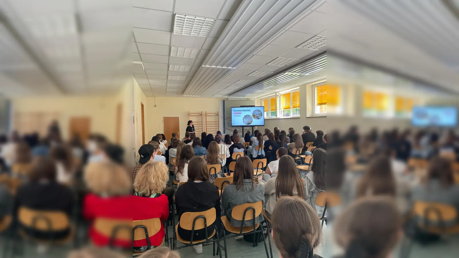 Vortrag der Studierenden Sarah Bittner am Beruflichen Schulzentrum Neustadt (Bild: Miriam Sperber )