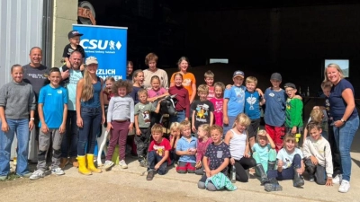 Sichtlich zufriedene Gesichter der Kinder und dem Helfer-Team (Bild: Sonja Übler)