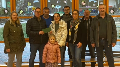 Von links nach rechts Melanie Frank, 2. Vorsitzender und 3. Bürgermeister Bernd Reil, Martin Nickl, Manuela Bösl, Christoph Demleitner, Nicola Hummer, Josef Frischmann und Albert Gollwitzer. (Bild: Beate Reil)