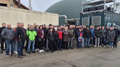 Spielberger und Spielberger besichtigen Biogasanlage in der Schäferei bei Waldmünchen (Bild: Thomas Schwab)