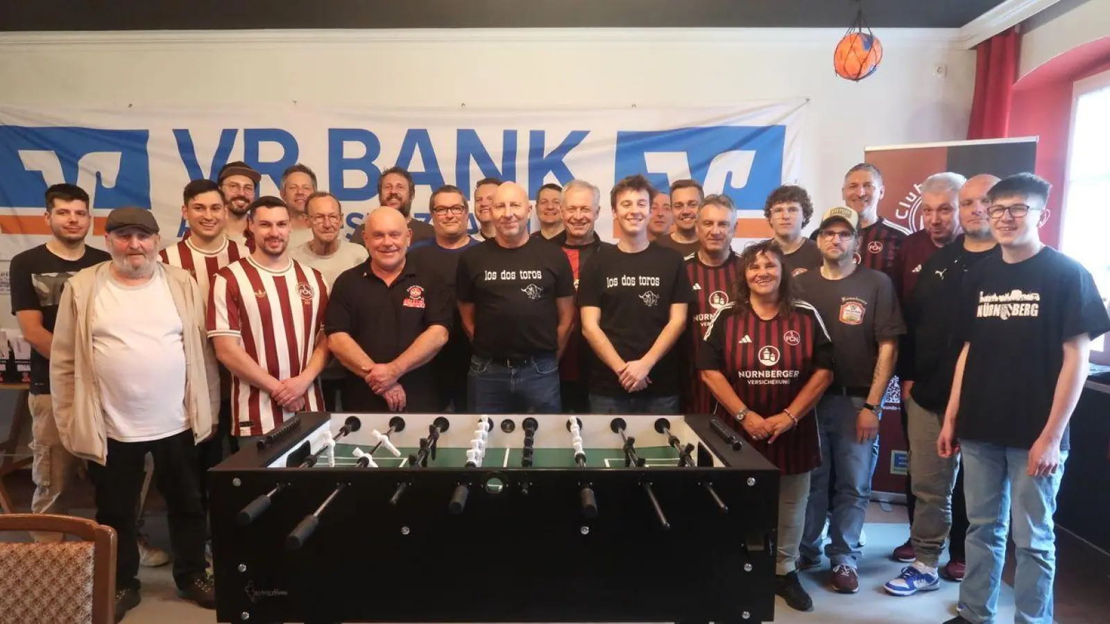 Rekordteilnehmerfeld beim 6. Kickerturnier der Clubfreunde Vilseck. (Bild: Rosi Hasenstab)