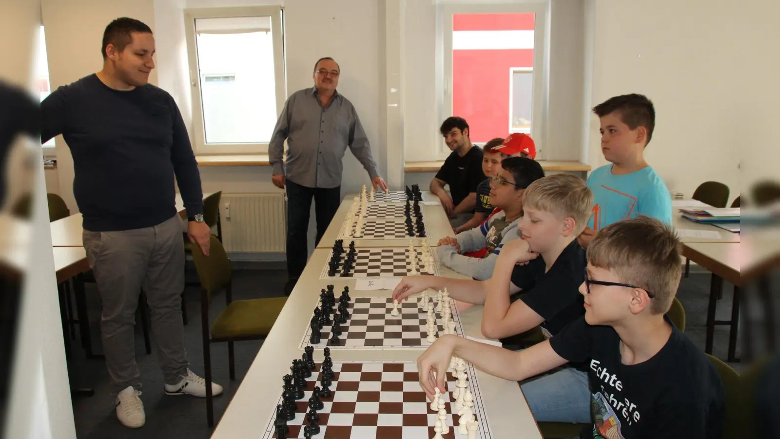 Vor zwei Wochen hat ein Grundkurs begonnen (Bild), bei dem sieben Neumitglieder aufgenommen werden konnten. Ein Einstieg in den Grundkurs ist noch möglich Vorne die beiden Trainer (von rechts Dr. Andreas Zinkl und Manuel Fröhlich). (Bild: Christoph Fröhlich)