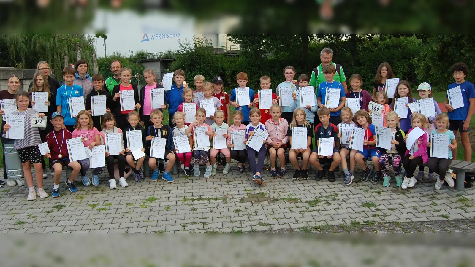 Die Teilnehmer freuten sich über Urkunden und Medaillen. (Bild: Alois Kiendl)