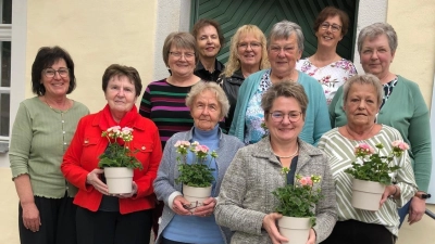Das „Team Vorstandschaft” zusammen mit den Geburtstagskindern. (Bild: Elisabeth Bauer)