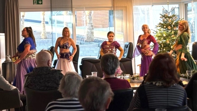 Bauchtanzgruppe Bahar in der Tagespflege Unterm Fahrenberg. (Bild: Melanie Reber)