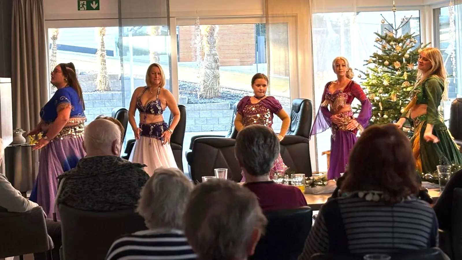 Bauchtanzgruppe Bahar in der Tagespflege Unterm Fahrenberg. (Bild: Melanie Reber)