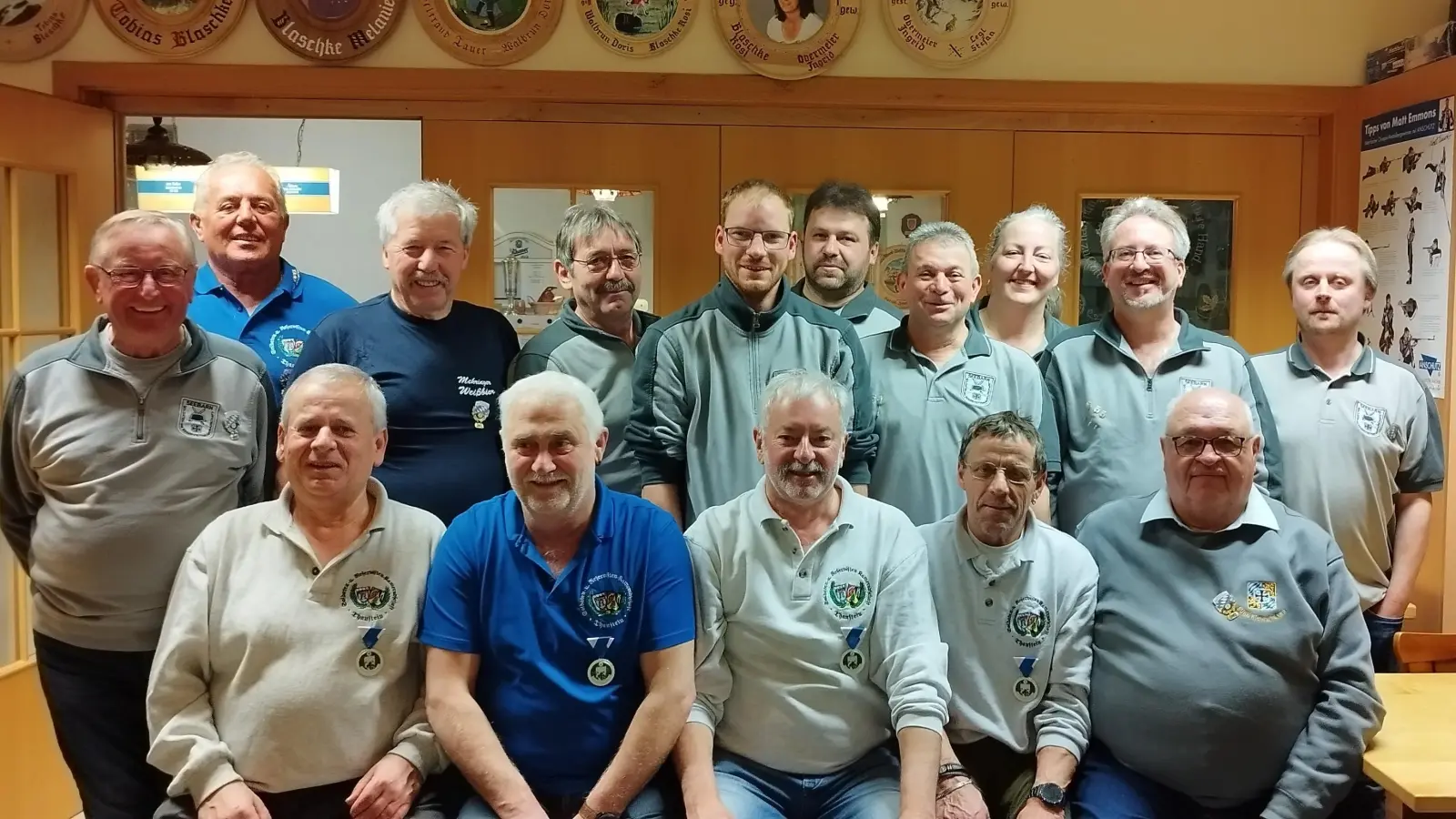 Die ausgezeichneten Sportschützen des BSB Kreisverbandes nach der Ehrung im Schützenheim. Die Landesmedaille in Silber erhielten Werner Schwendner, Robert Dirscherl, Ludwig Dirscherl und Ulrich Knoch (vorne von links). (Bild: Ludwig Dirscherl)