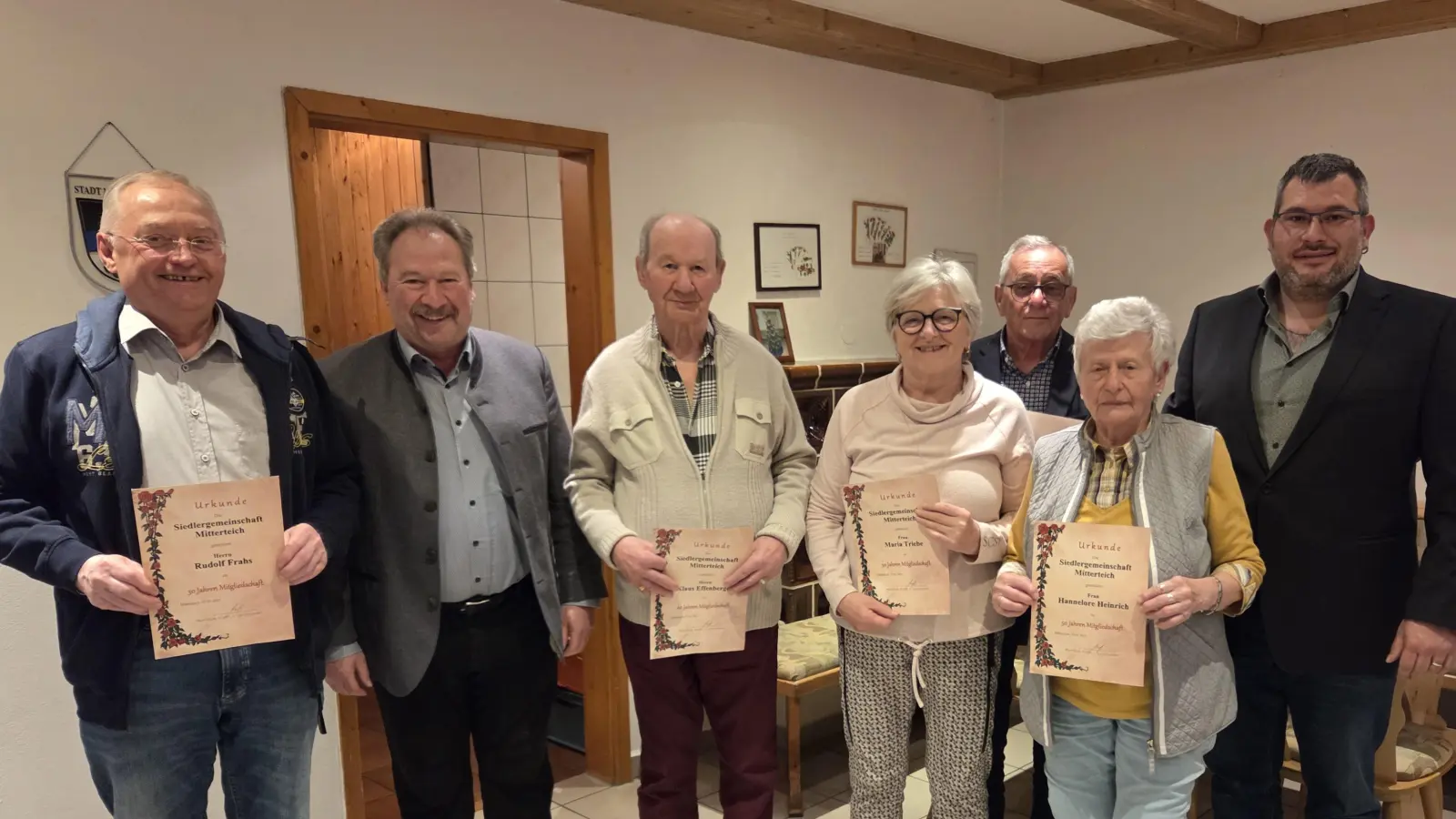 Im Bild von links nach rechts: Rudolf Frahs, 2. Bürgermeister Johann Brandl, Klaus Effenberger, Maria Triebe, Hans Rüth, Hannelore Heinrich und Vorsitzender Matthias Kraft. (Bild: Fabian Weinberger)