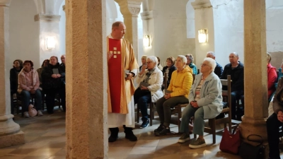 Hl. Messe in der Krypta der Basilika Sankt Emmeram in Regensburg (Bild: Angela Kohl)
