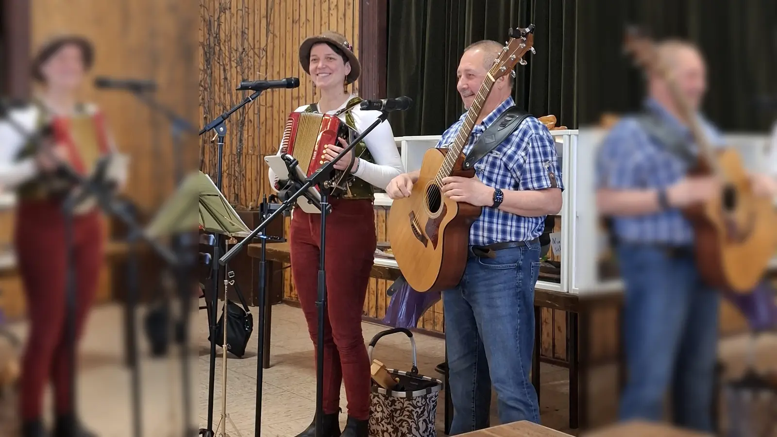 Die „Kioser-Weiwer” beim Auftritt (Bild: Irmgard Zintl)