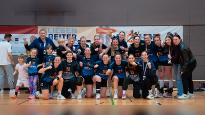 HSG Weiden nach dem Sieg gegen HC Erlangen  (Bild: Roland Hösl)