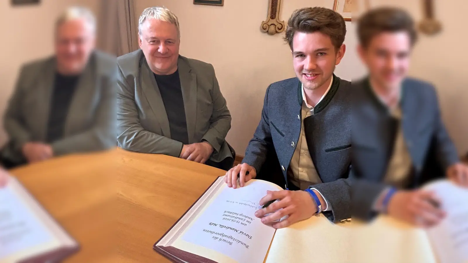 MdB David Mandrella beim Antrittsbesuch im Landratsamt. (Bild: Martina Beierl)