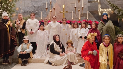 Die Krippenspielkinder in ihren Kostümen. (Bild: Robert Sesselmann)