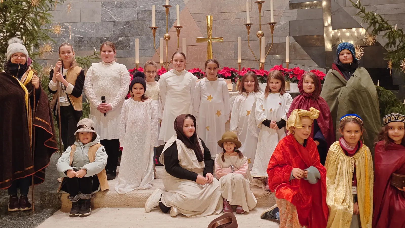 Die Krippenspielkinder in ihren Kostümen. (Bild: Robert Sesselmann)