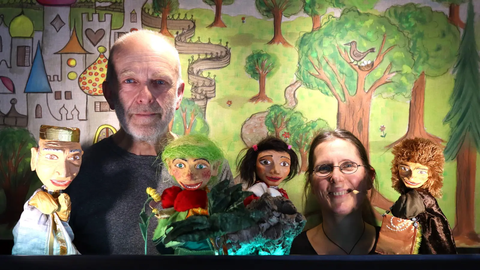 Siggi Michl und Franziska Fröhlich von „Die Fröhliche Kinderbühne“ sorgten mit ihrem Puppentheater für Begeisterung im SOS-Kinderdorf  (Bild: Teresa Konrad)
