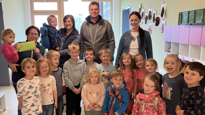 Viele strahlende Gesichter gab es bei der Spendenübergabe. (Bild: Melanie Kiener)