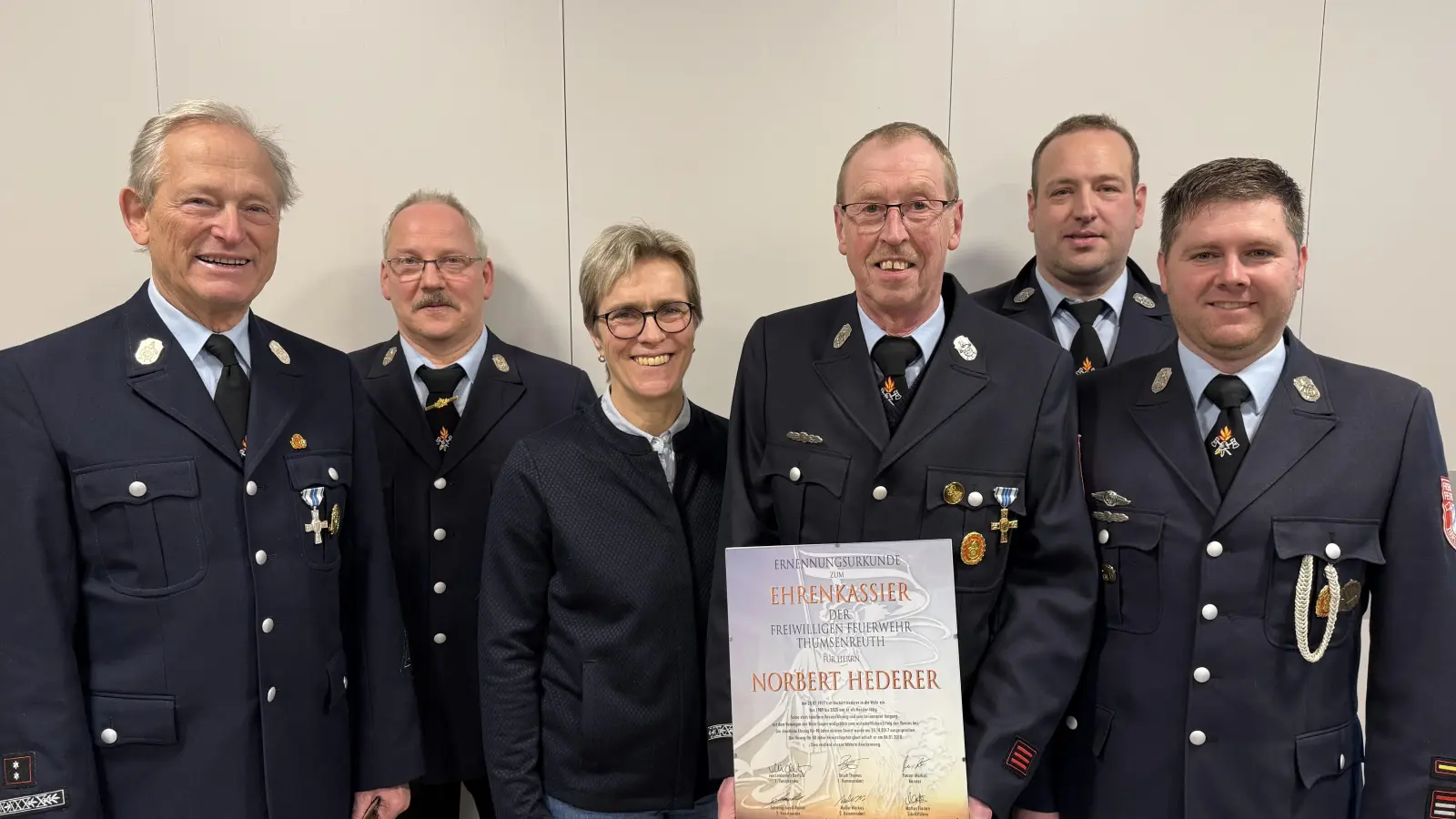 V.l.n.r.: 1. Vorsitzender Dr. Bertold Frhr. v. Lindenfels, 2. Vorsitzender Rainer Schwingshandl, 1. Bürgermeisterin Marion Höcht, Ehrenkassier Norbert Hederer, 2. Kommandant Markus Moller, 1. Kommandant Thomas Busch. (Bild: Florian Mattes )