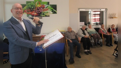 Schauspieler Markus Maria Winkler zu Gast im Caritas-Altenheim Marienheim (Bild: Daniela Donhauser)