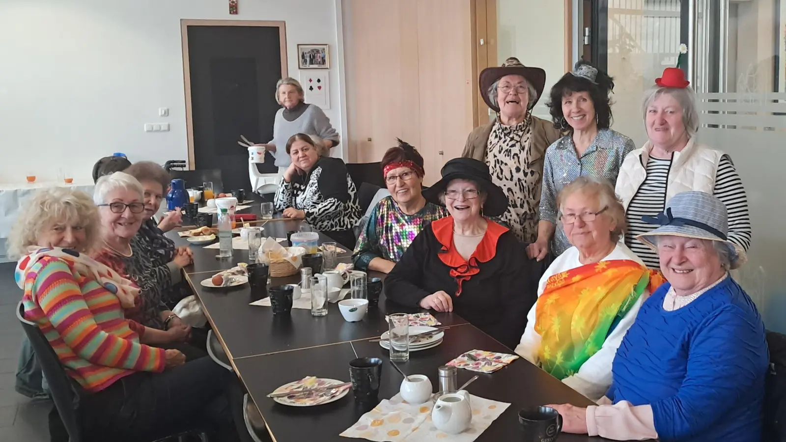 Frohe Stimmung beim Frauenfrühstück Café Mitte. (Bild: Gerhard Pausch )