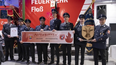 Hier von links im Bild: Andreas Hopf, Stv. Kommandant Flossenbürg; Felix Müller, 1. Kommandant Floss; Matthias Vrohvec, Stv. Vorsitzender Floss; Florian Witzl, 1. Vorsitzender Floss; Elia Stahl, 1. Vorsitzender Flossenbürg; Daniel Stahl, 1. Kommandant Flossenbürg; Stephan Siegler, Stv. Vorsitzender Flossenbürg; Harald Träger, Stv. Kommandant Floss (Bild: Matthias Frischholz)