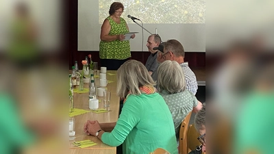 Jutta Wiesner begrüßt die Gäste (Bild: Alfred Schuster)