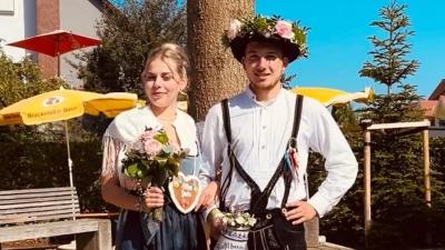 Das neue Traßlberger Oberkirwapaar: Sophia Grabinger &amp; Richard Wendl (Bild: Julia Nerb)
