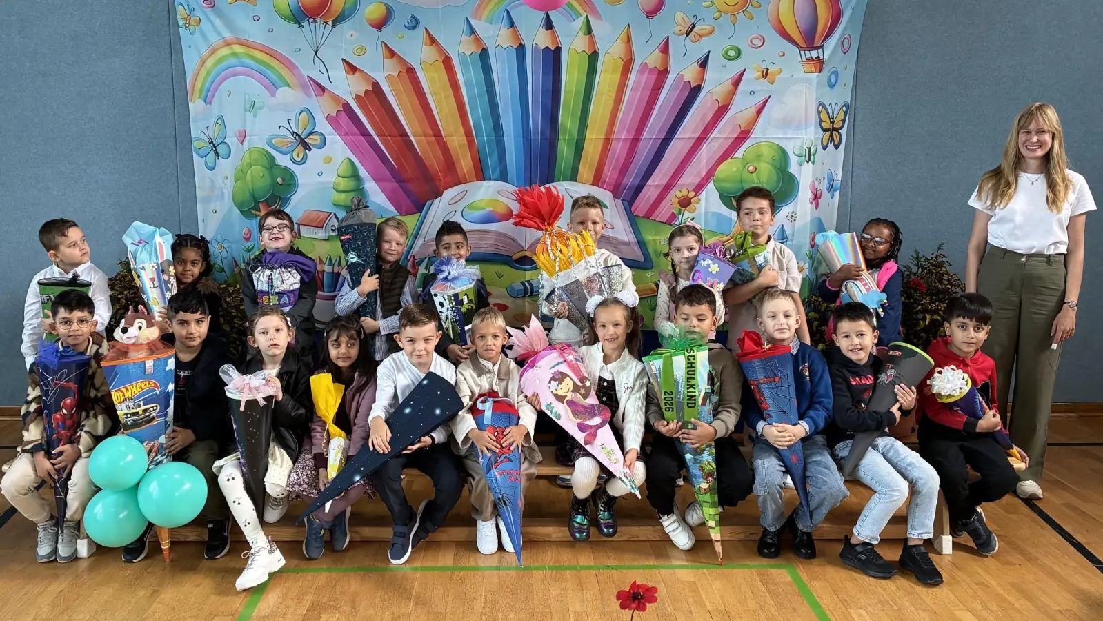 1. Schultag der Klasse 1c mit Klassenlehrerin Frau Jasmin Fröhler an der Albert-Schweitzer-Schule (Bild: Petra Fischer-Schärdel)