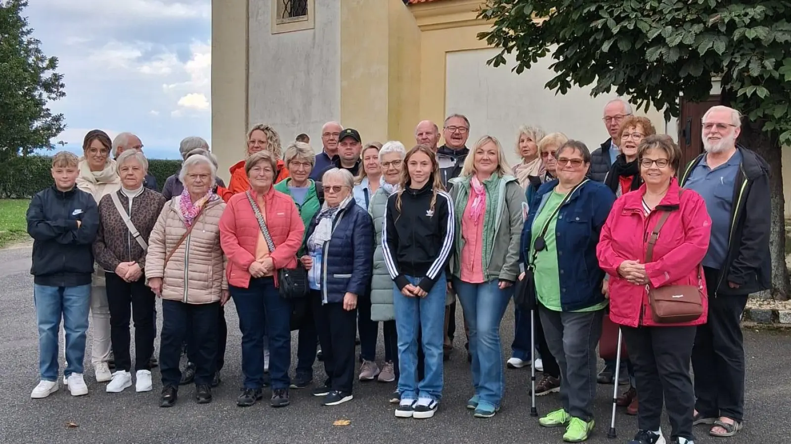Die Pilger aus Konnersreuth mit P. Benedikt Leitmayer ( rechts ) der den Gottesdienst zelebrierte. (Bild: Anton Wölfl)