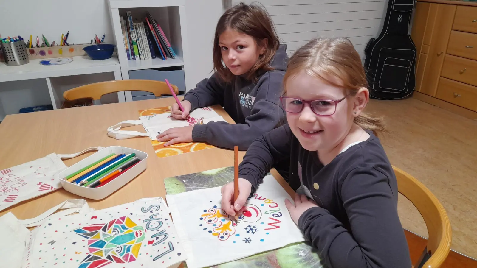 Kinder in der Ferienbetreuung des Horts - Fantasiefabrik. (Bild: Sr. Christine Gindhart)