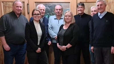 Von li nach re: Gerhard Dörling, Sabrina Schuller-Krausch, Reinhold Held, Horst Zinn, Angela Biersack, BGM Knobloch, Johann Specht, Johann Diedl (Bild: Christine Buchfelder)